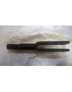 Widełki wieszaka lewego C-385 89450060