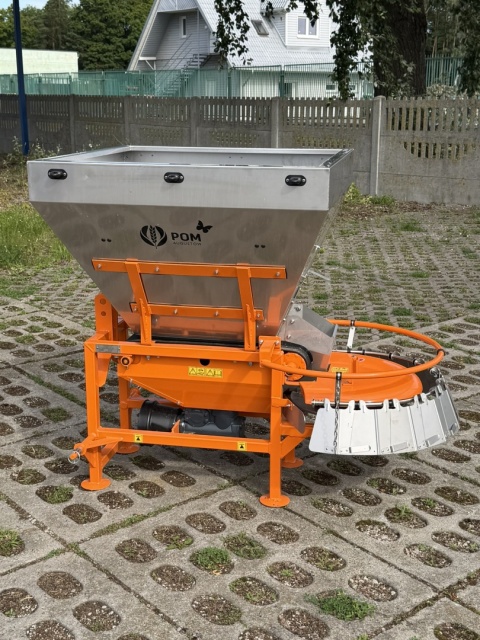 Municipal spreader MOTYL N031/21 with an INOX hopper