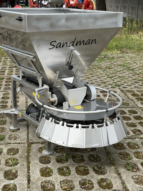 Rozsiewacz komunalny SANDMAN INOX N031/21 z modułem wibracyjnym