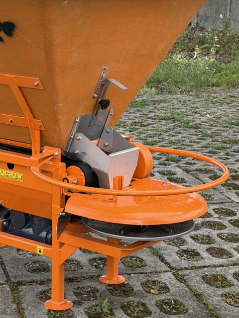 MOTYL N031/1 fertilizer spreader